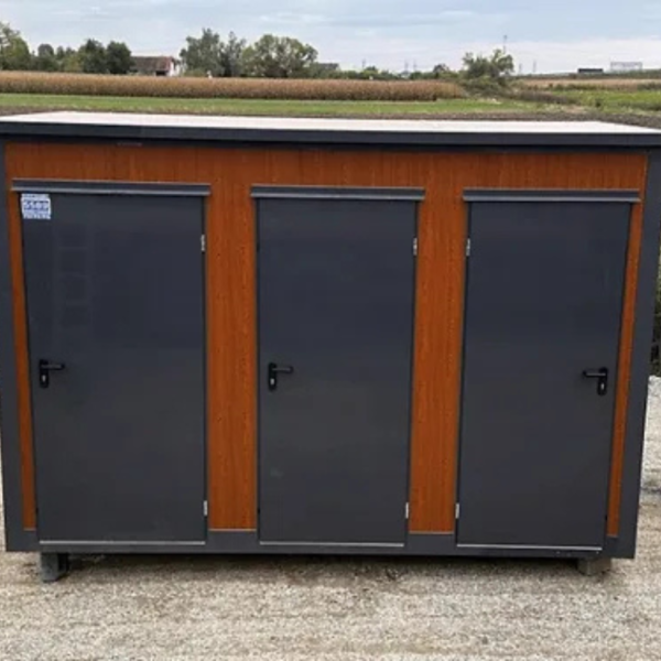 Conteneur sanitaire pavillon triple cabine avec WC et urinoir Conteneur sanitaire pavillon triple cabine avec WC et urinoir