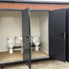 conteneur sanitaire triple cabine Conteneur sanitaire pavillon triple cabine avec WC et urinoir