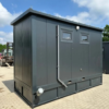 cabine sanitaire avec douche1 Cabine sanitaire double 4,00 × 2,00 m avec douche et réservoir