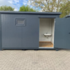conteneur de toilettes 4 × 2 m Conteneur de toilettes double 4 × 2 m avec rampe d’accès PMR