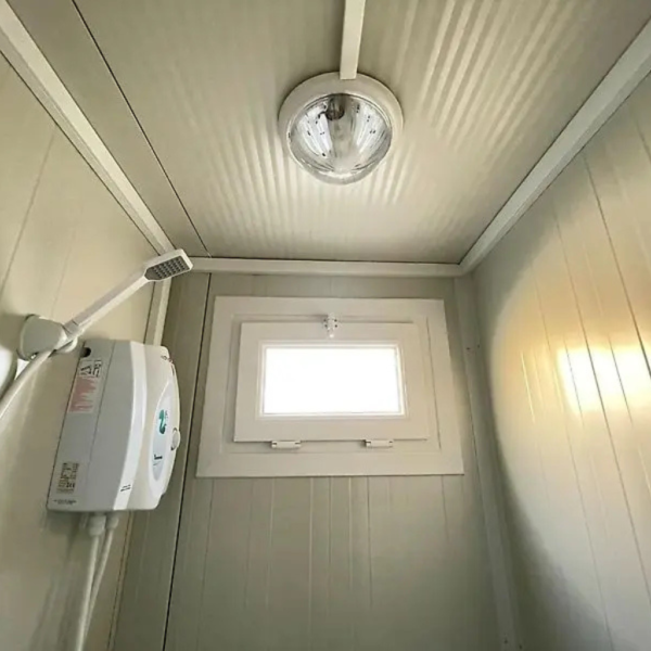 conteneur douche 6 personnes8 Conteneur de douche 6 places neuf 2,40 × 6,00 m avec lavabos