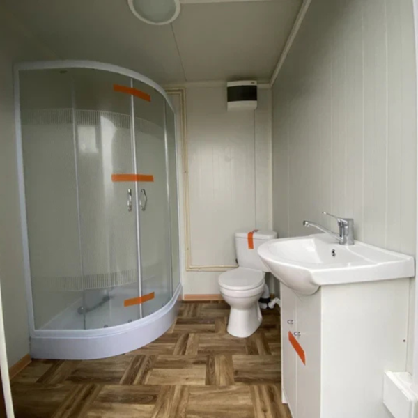 conteneur sanitaire avec réservoir3 Conteneur sanitaire 10 pieds 2,00 × 2,00 × 3,00 m avec douche et réservoir