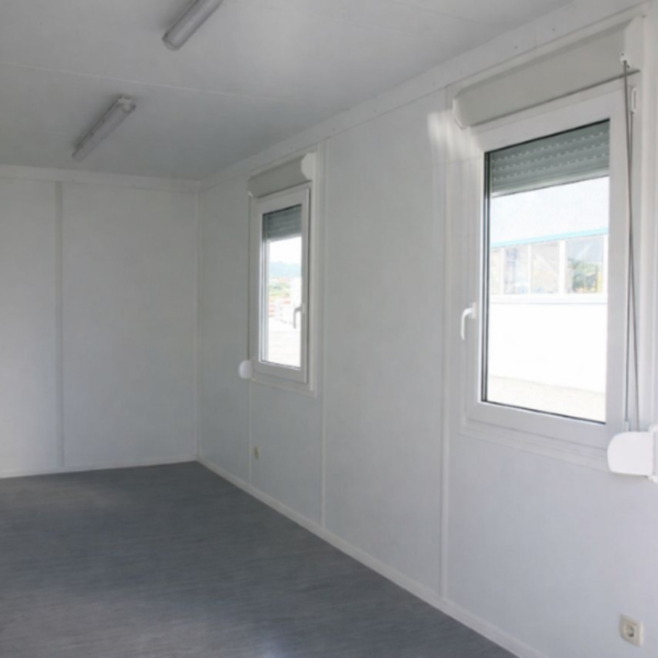 Conteneur bureau de chantier 20 pieds avec 2 fenêtres Conteneur bureau de chantier 20 pieds avec 2 fenêtres