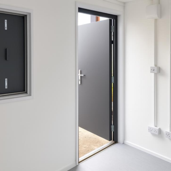 Conteneur bureau 10 pieds aménagé et isolé – 7,25 m²(2) Conteneur bureau 10 pieds aménagé et isolé – 7,25 m²